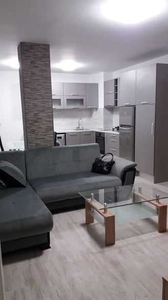 Двустаен имот в кв. Надежда 1