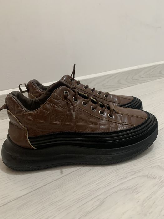 Осение батинки- кроссовки 43 размера