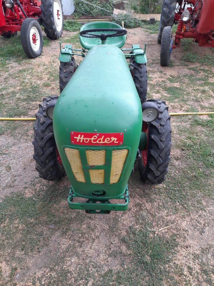 Tractor Holder A 12