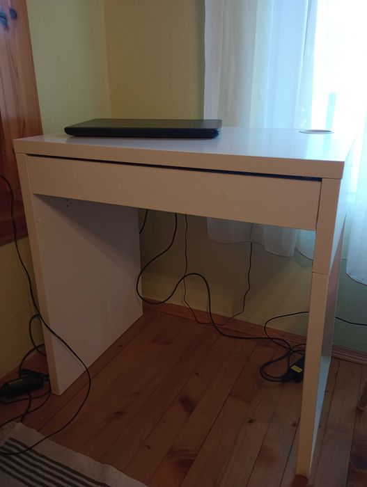 Бюро - подходящо за детска стая