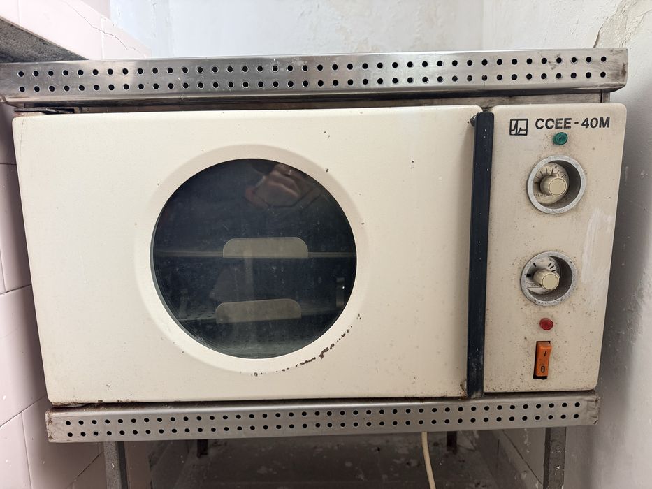 Стоматологичен стол и оборудване.