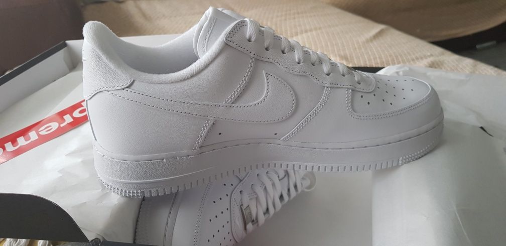 Nike x Supreme Air Force 1 white mărime 10,5/44,5