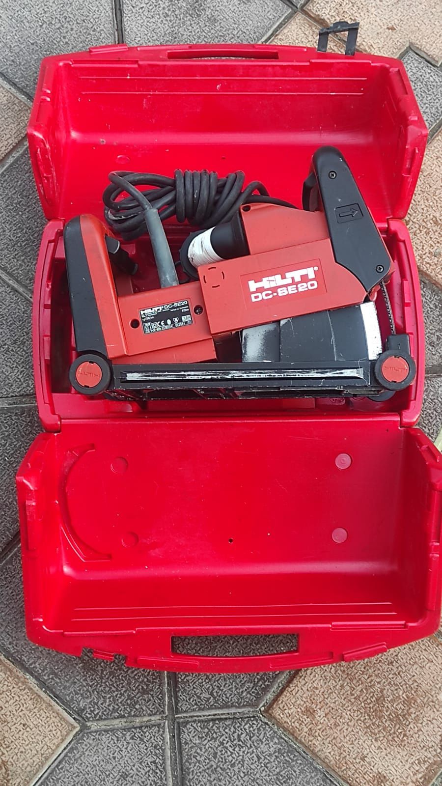 Masina de făcut caneluri HILTI DC-SE 20 ca și noua