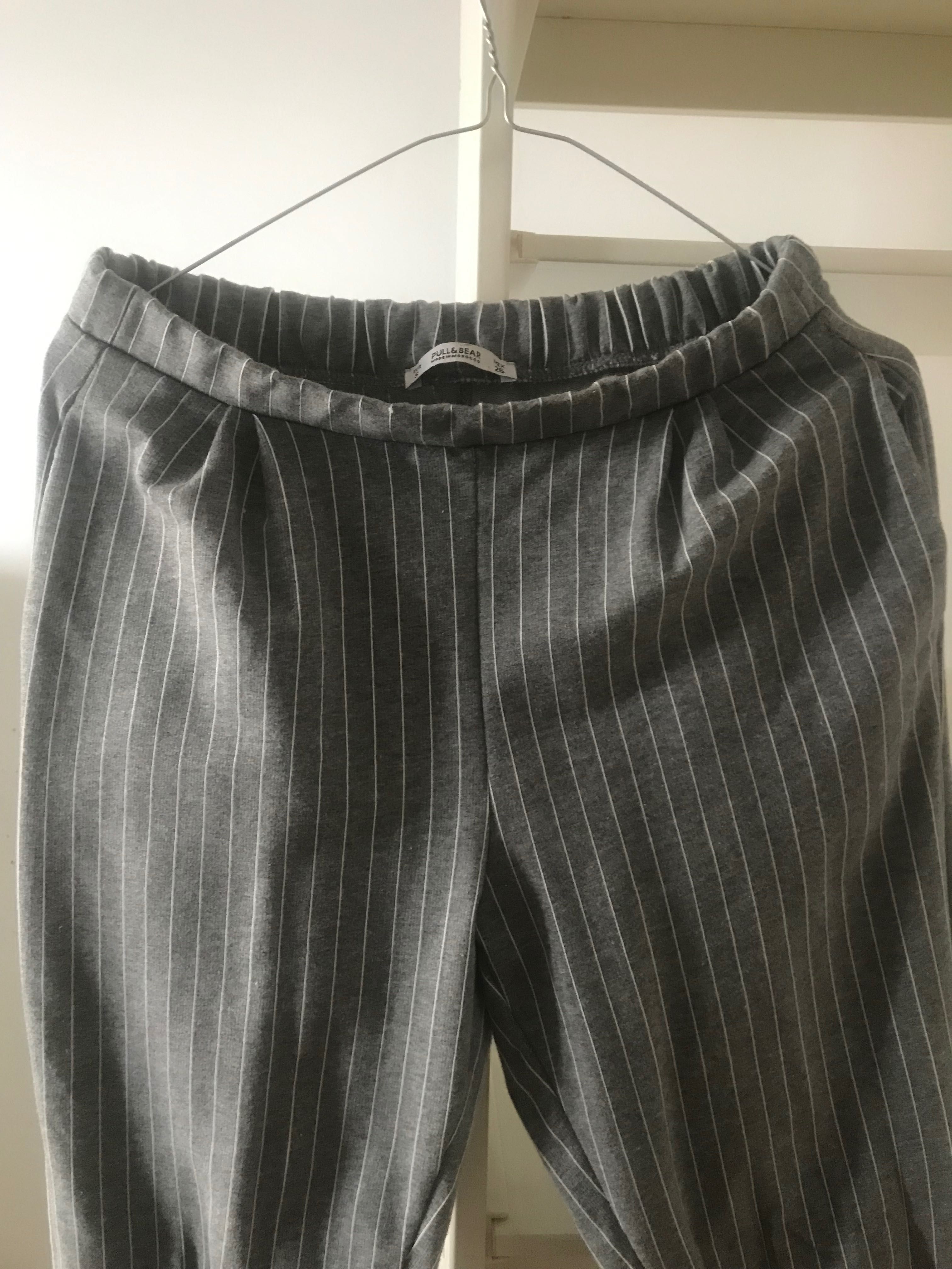 Pantaloni cu dungi verticale Pull & Bear