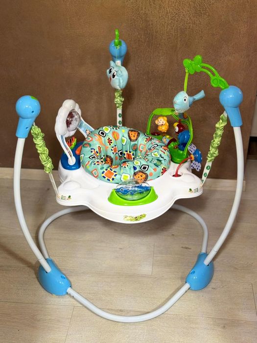 Saritor bebe Baby Jumper cu centru de activitati