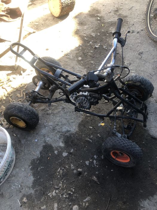 Vand atv de 49 defect si 2 roti sparte