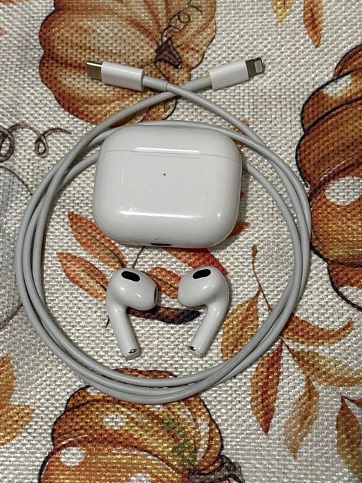 Casti Apple AirPods 3 (3rd generation) cu Lightning Charging Case