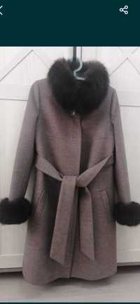 Женское пальто с натуральным мехом