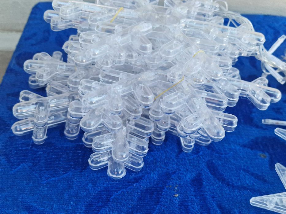*Instalatie Craciun, Decorativa Tip Globuri de Cristal Pentru Exterior