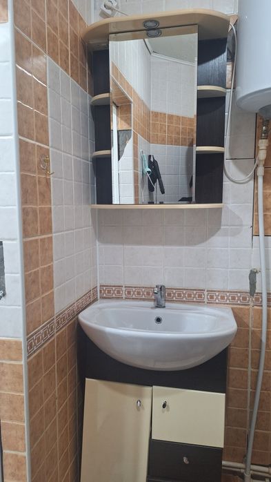 Продам зеркало с умывальником