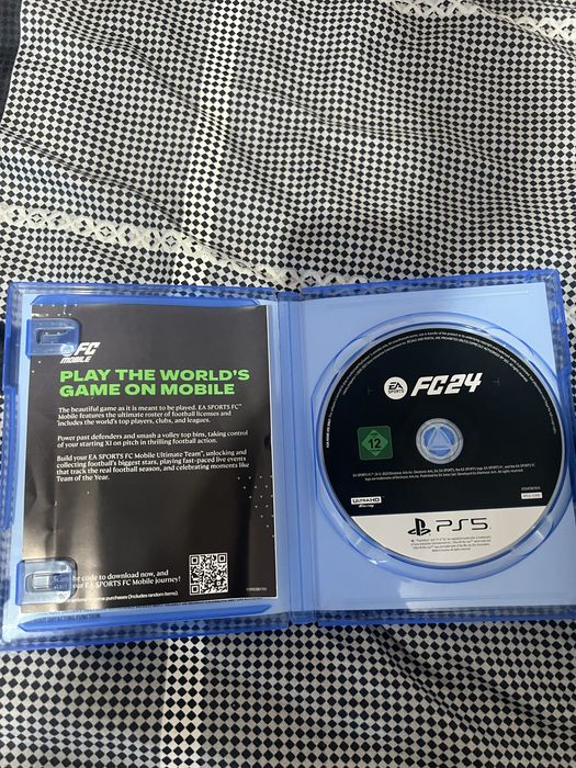 PS5 cu 2 manete si 7 jocuri