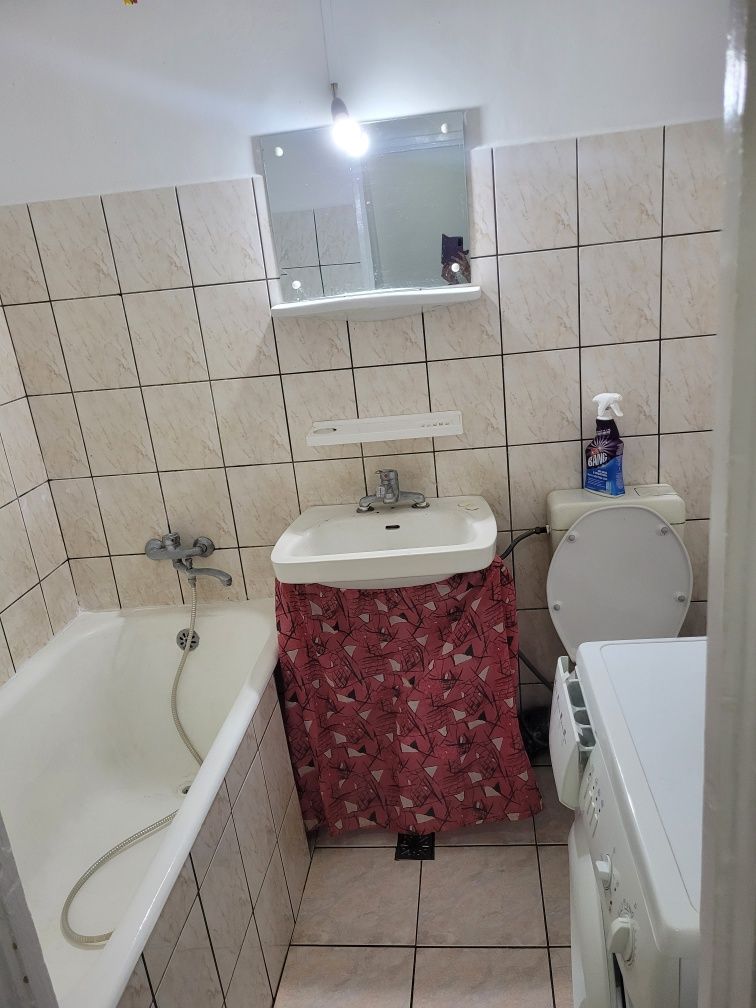 Închiriez apartament