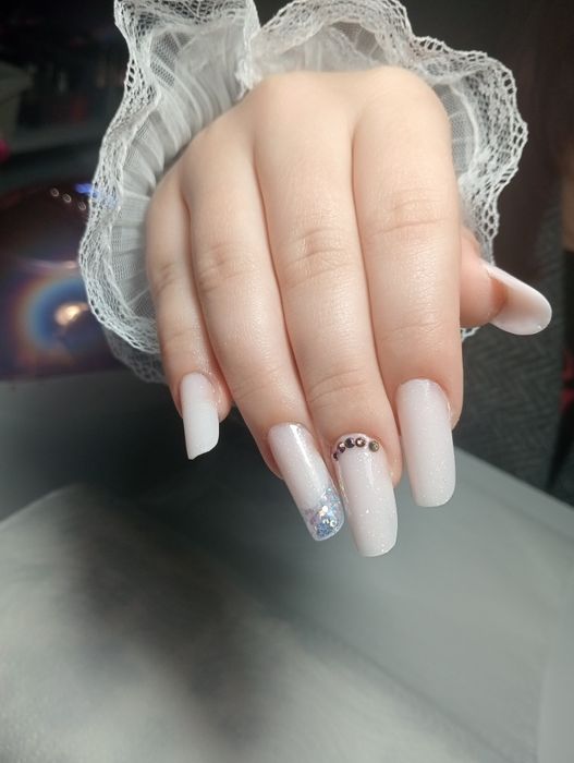 Caut modele manichiura