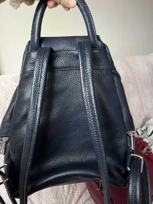 Две кожени раници