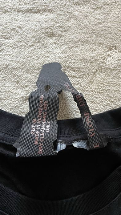 V-lone tee в черен цвят