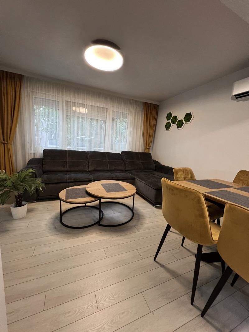 Луксозен двустаен апартамент в кв. Каменица 2