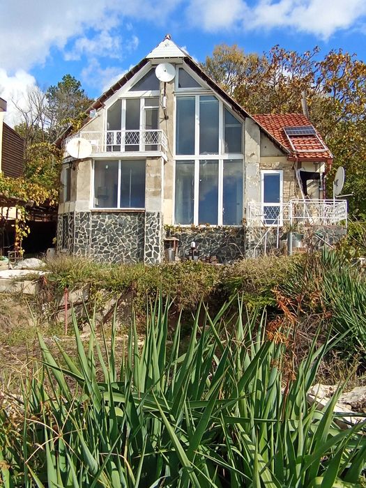 Продава  къща в гр Варна