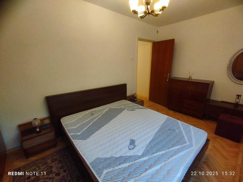închiriez apartament cu 3 camere in Cartier Berceni