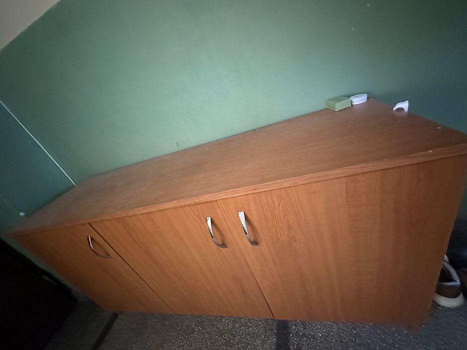 Висок четирикрилен гардероб