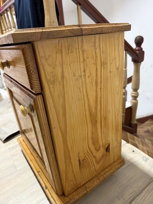 Нощно шкафче дърво