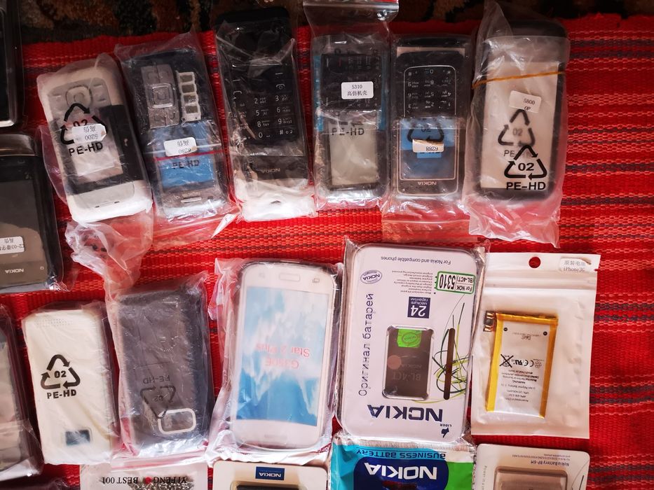 Аксессуары для сотовых телефонов, корпусы, зарядки, плёнки планшетов