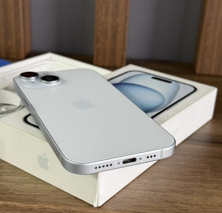 Iphone 15 albastru