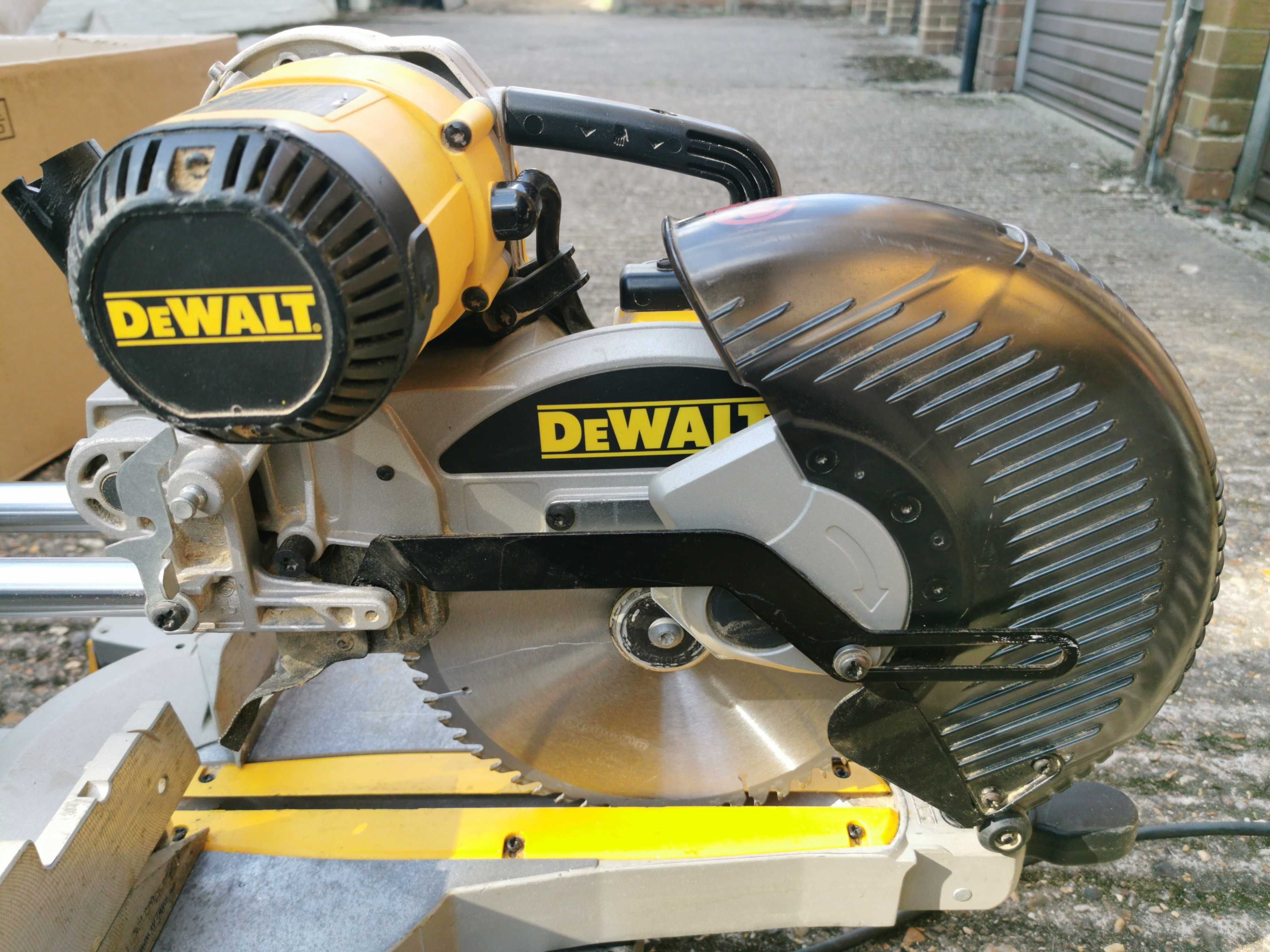Потапящ Циркуляр пендула Dewalt Dw717 XPS
