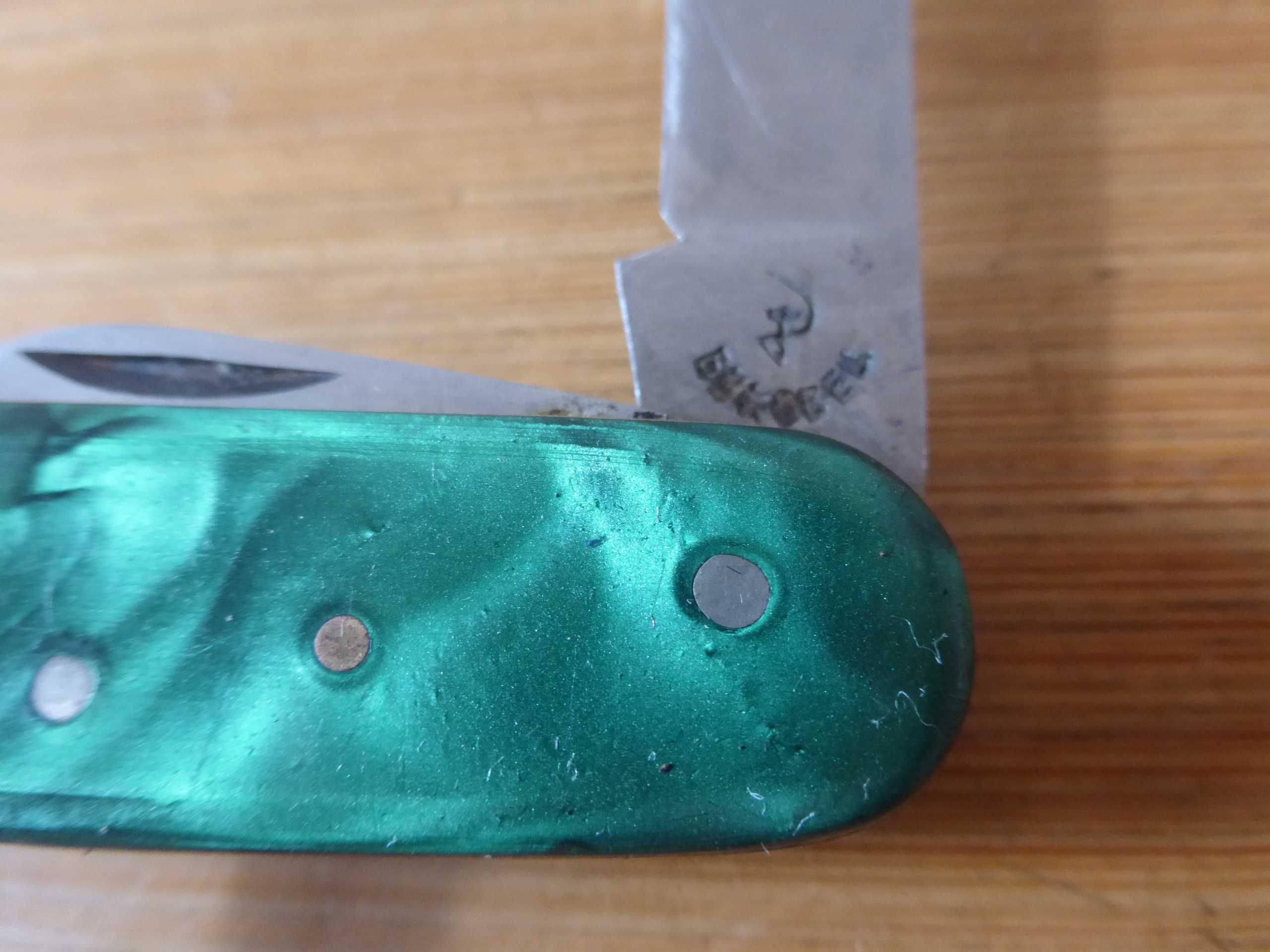 Джобно ножче 6 инструмента с виличка зелено с калъф