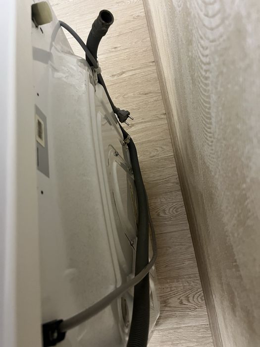 Продам стиркашьную машинку Артель