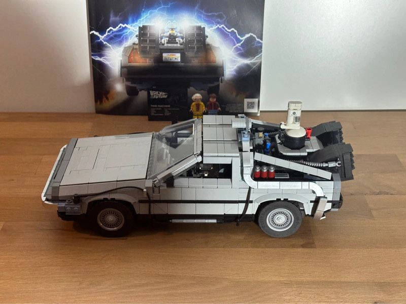 LEGO Back to the Future Time Machine (DeLorean) (10300)