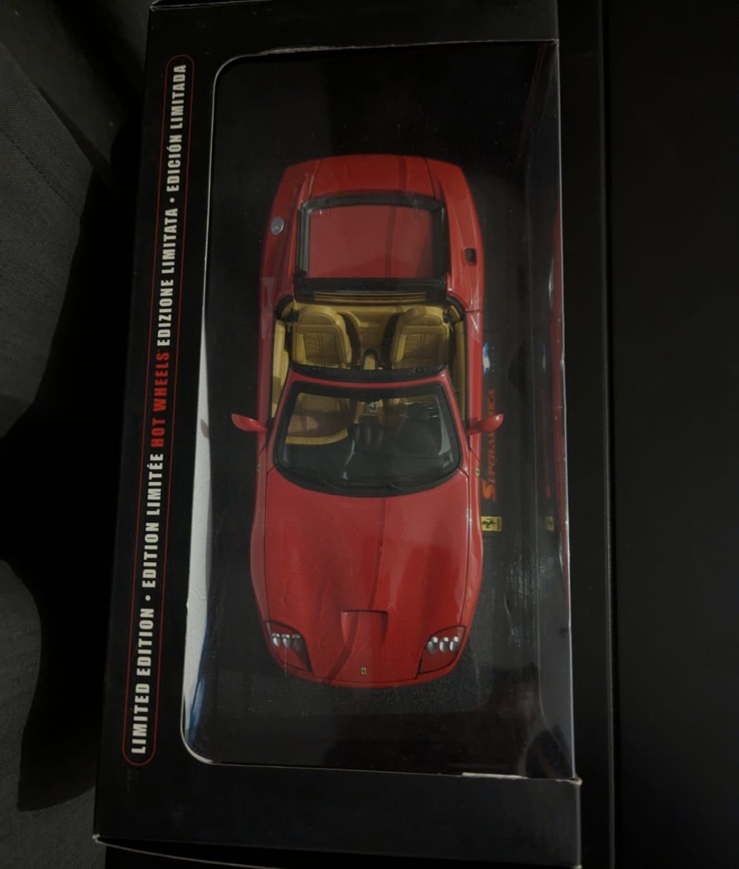 Macheta 1:18 Hotwheels Elite Ferrari Superamerica