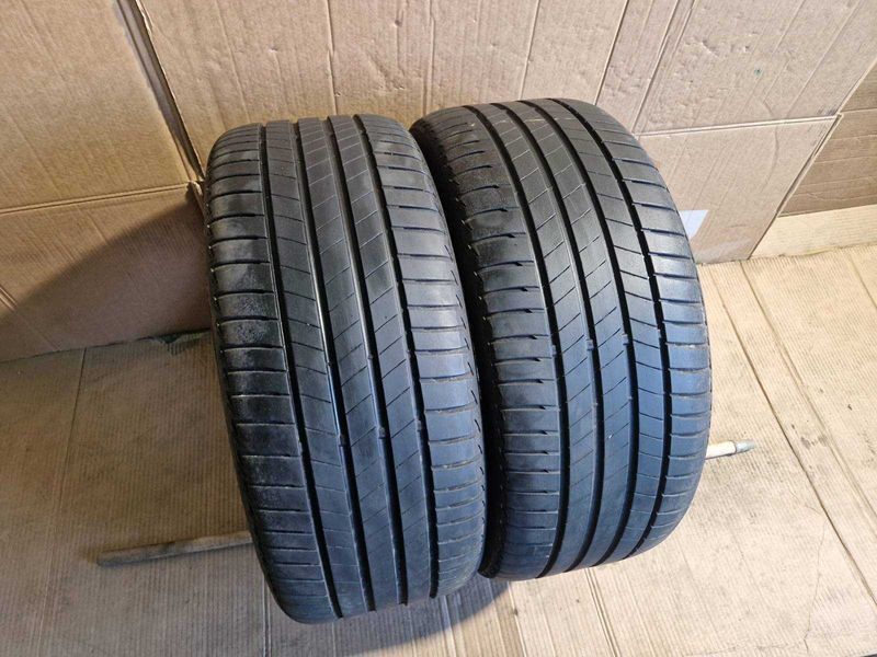 2 Bridgestone R19 245/40
летни гуми DOT3420