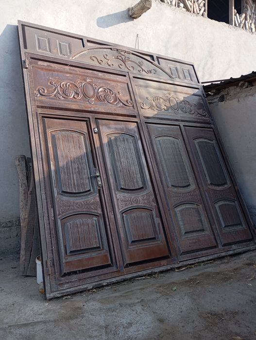 Дарвоза сотилади