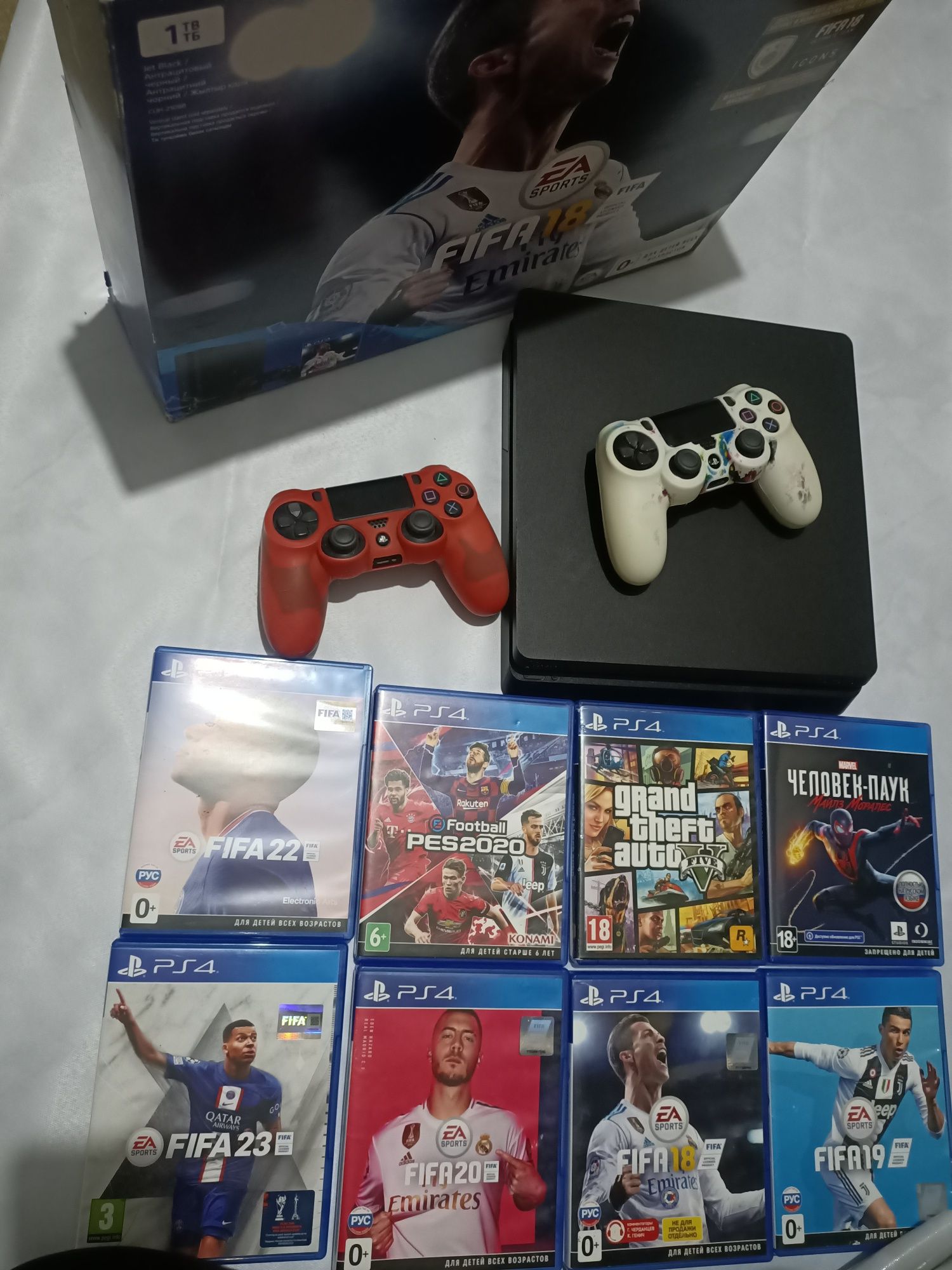 PS 4 SLIM+ два джостика+ игры