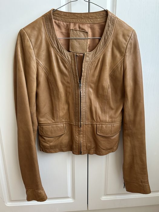 Vand geaca de piele marca Stradivarius