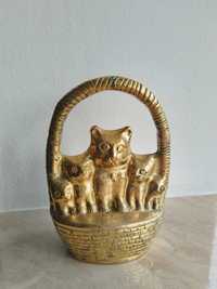Decor vintage, coș cu pisici, din bronz dore