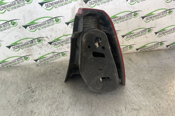 Lampa / Tripla stop stanga pe aripa 8200211020 Dacia Logan prima gene