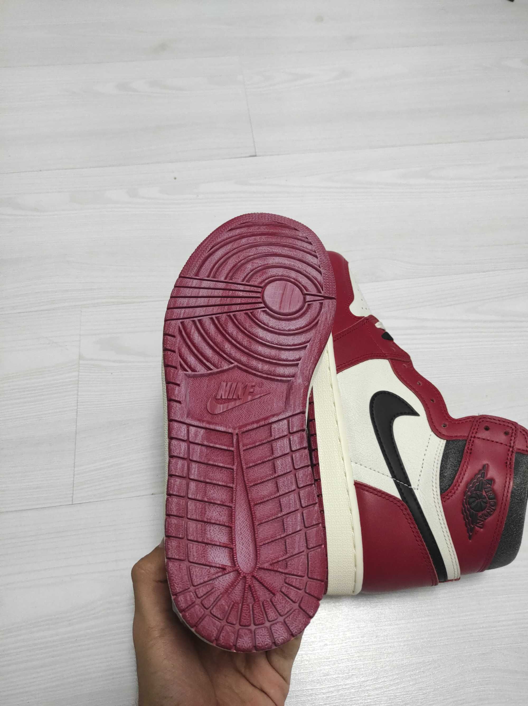 Nike Jordan 1 High Chicago Lost and found