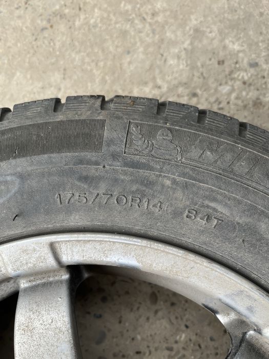 Vand anvelope 175/70 R14 si 185/65 R15