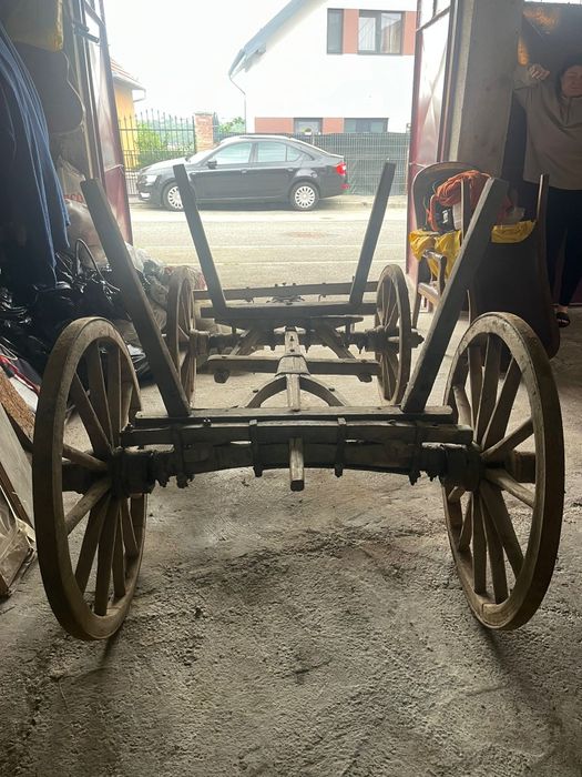 Car antic păstrat din vremea bunicilor