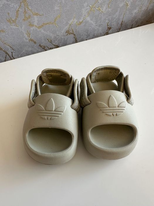 Продам детскую обувь