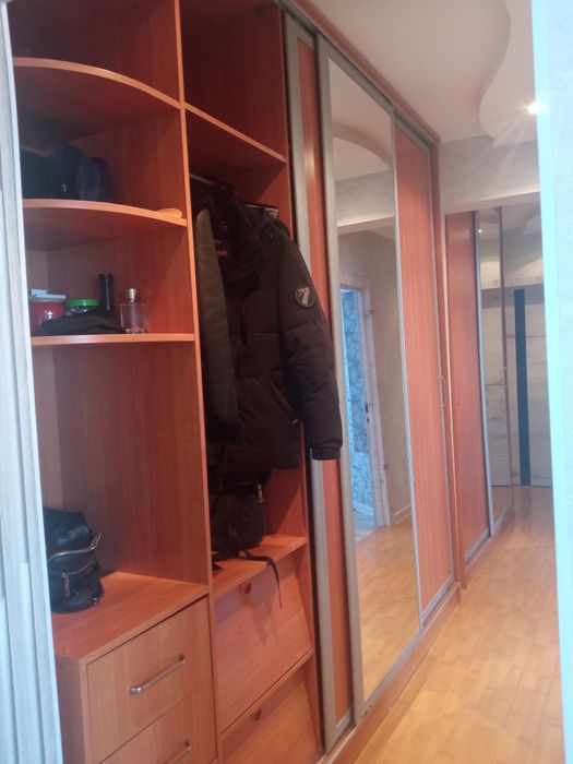 Продам 2 шкафа  купе б/у за 30000