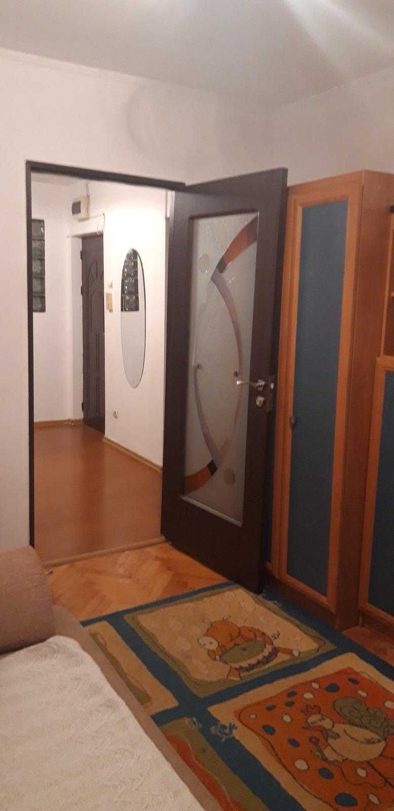 Vand apartament zona Mara