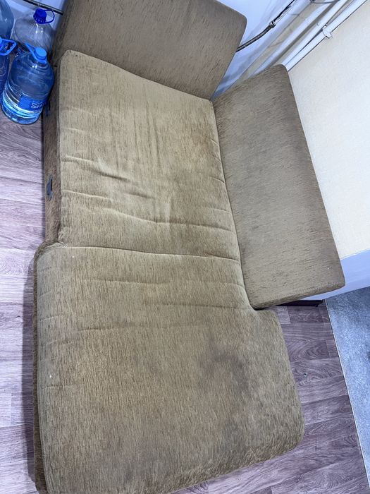 Диван сатылады.