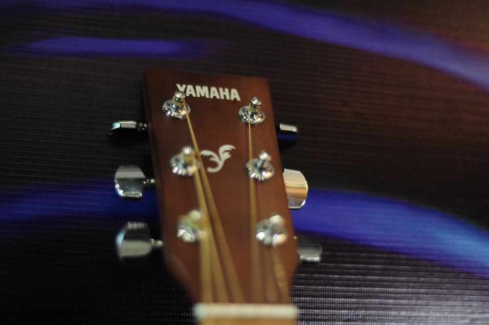 Фирменная электро-акустическая гитара YAMAHA FX310 All