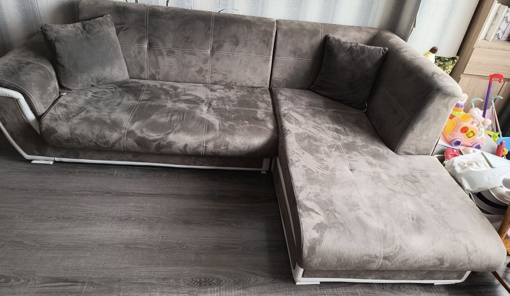 Десен ъглов диван