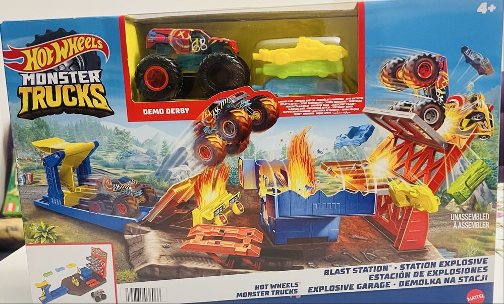 Hot Wheels Monster truck explosive garage
