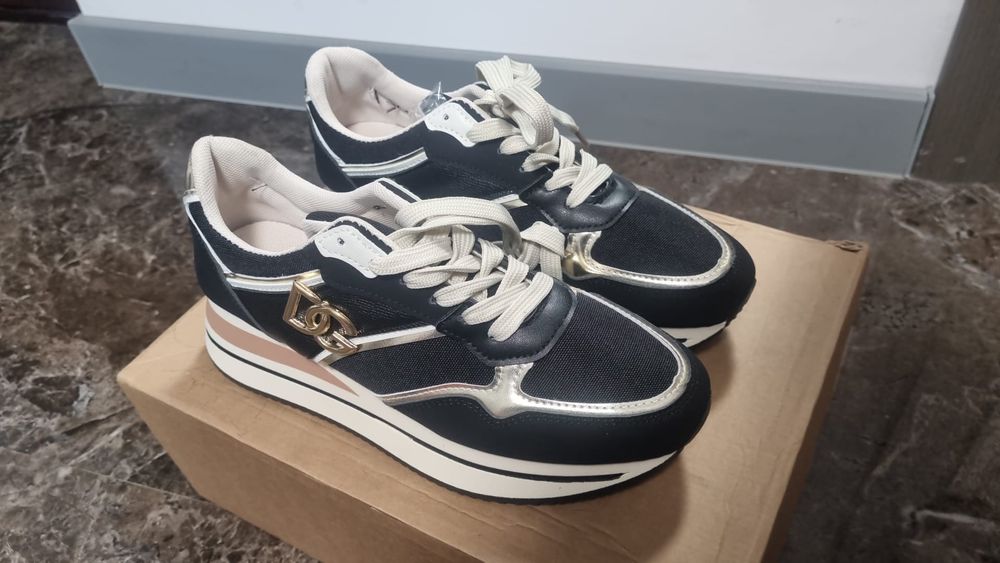 Adidași damă noi