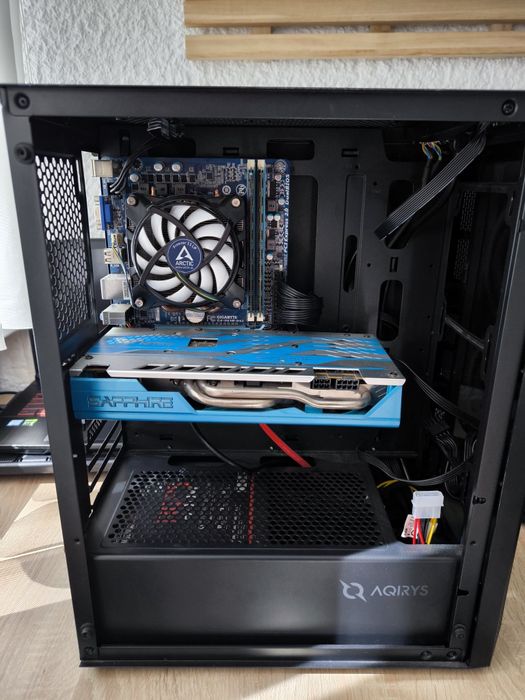 Vând PC, carcasă AQIRYS, sursa.