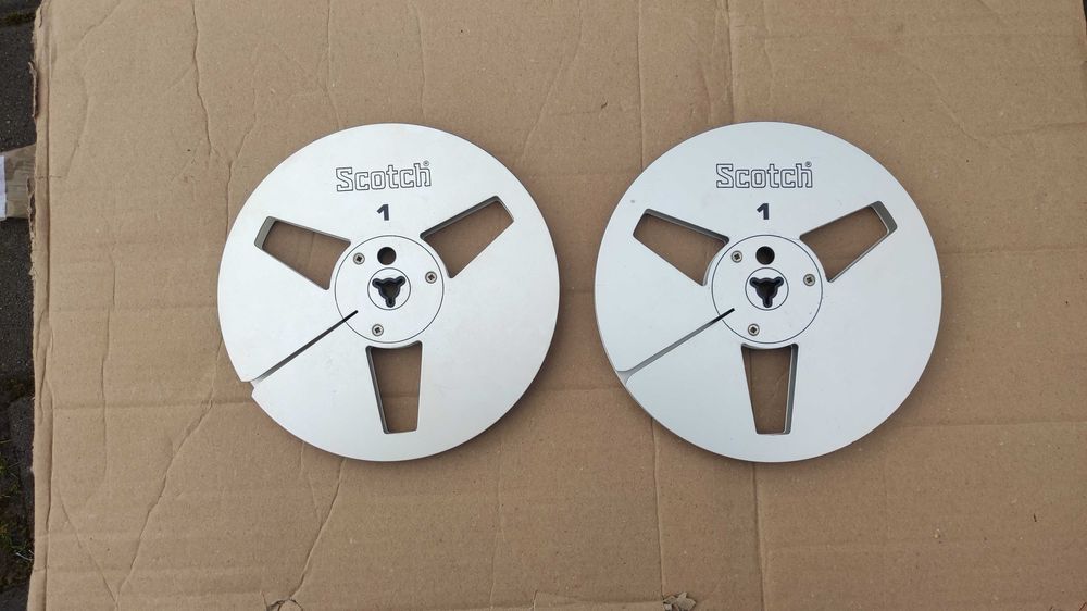 Role din aluminiu pentru magnetofon.